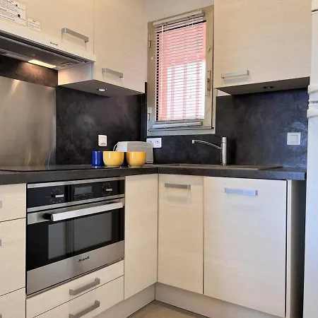 Familial Avec Piscine, Parking Et Climatisation Au Lavandou - Fr-1-251-439 *