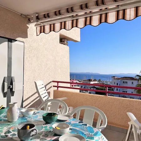 Familial Avec Piscine, Parking Et Climatisation Au Lavandou - Fr-1-251-439 Apartment *